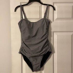 DKNY Swimsuit size L brand new with tag beautiful one piece black and white